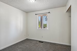 SE Azalea St-S1908-024.jpg