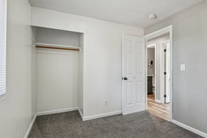 SE Azalea St-S1908-025.jpg