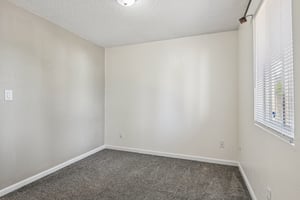 SE Azalea St-S1908-026.jpg