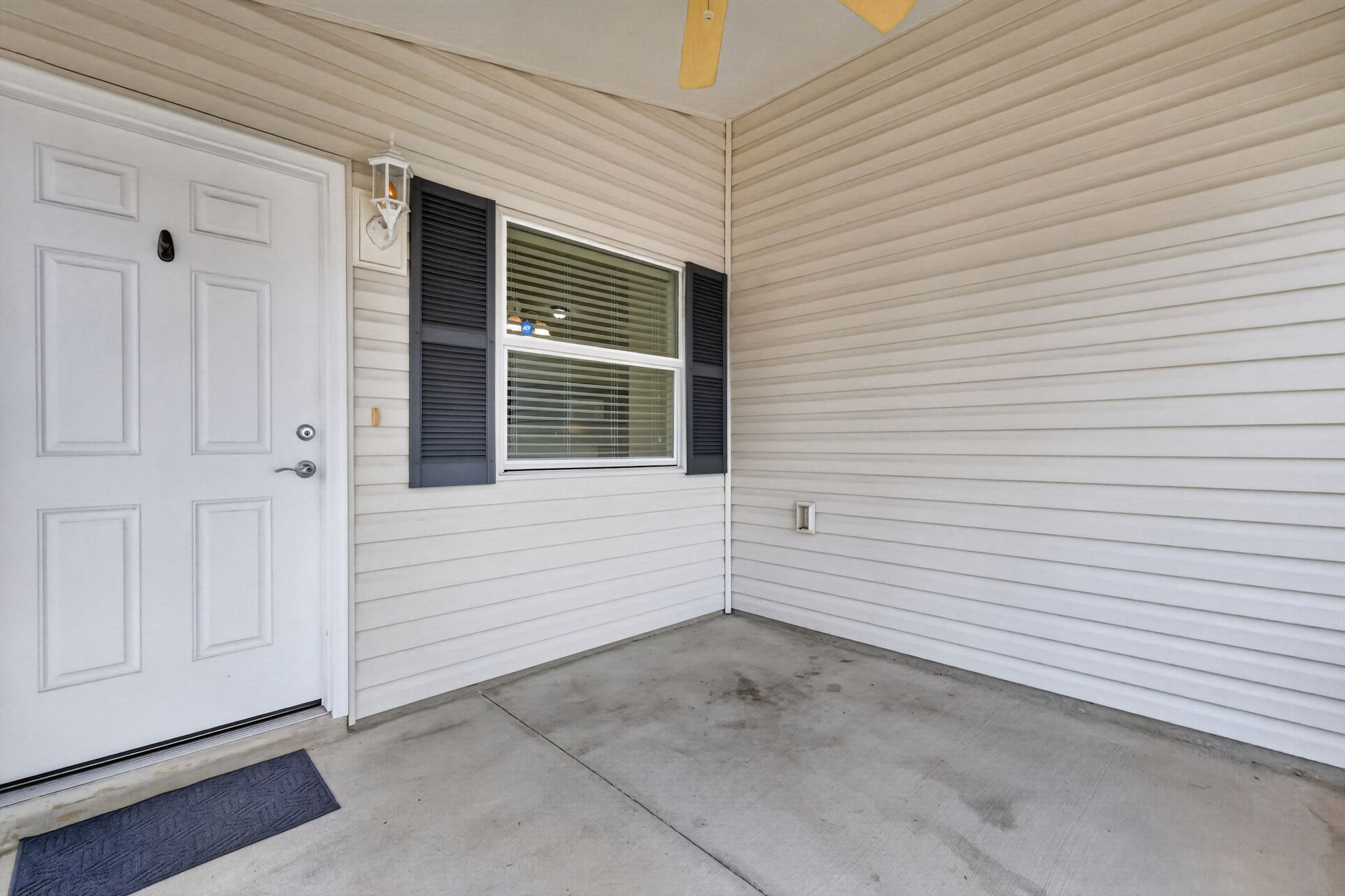 Lanai ad Front Entry
