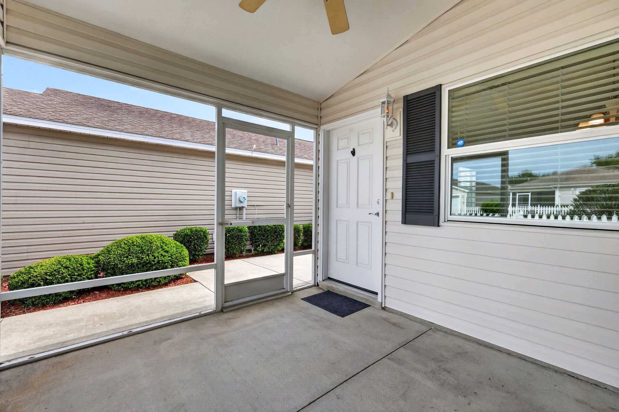 Lanai ad Front Entry