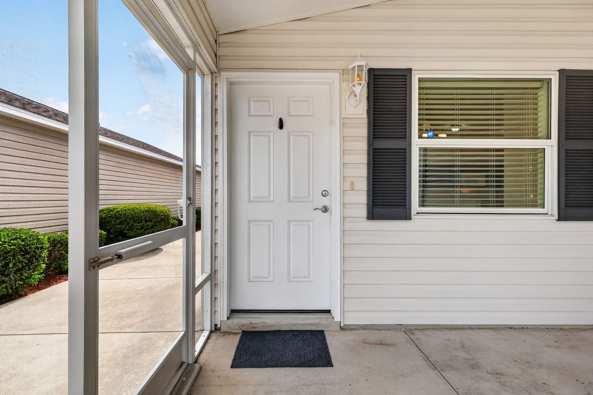 Lanai ad Front Entry
