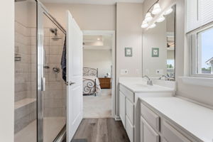  Photo 42