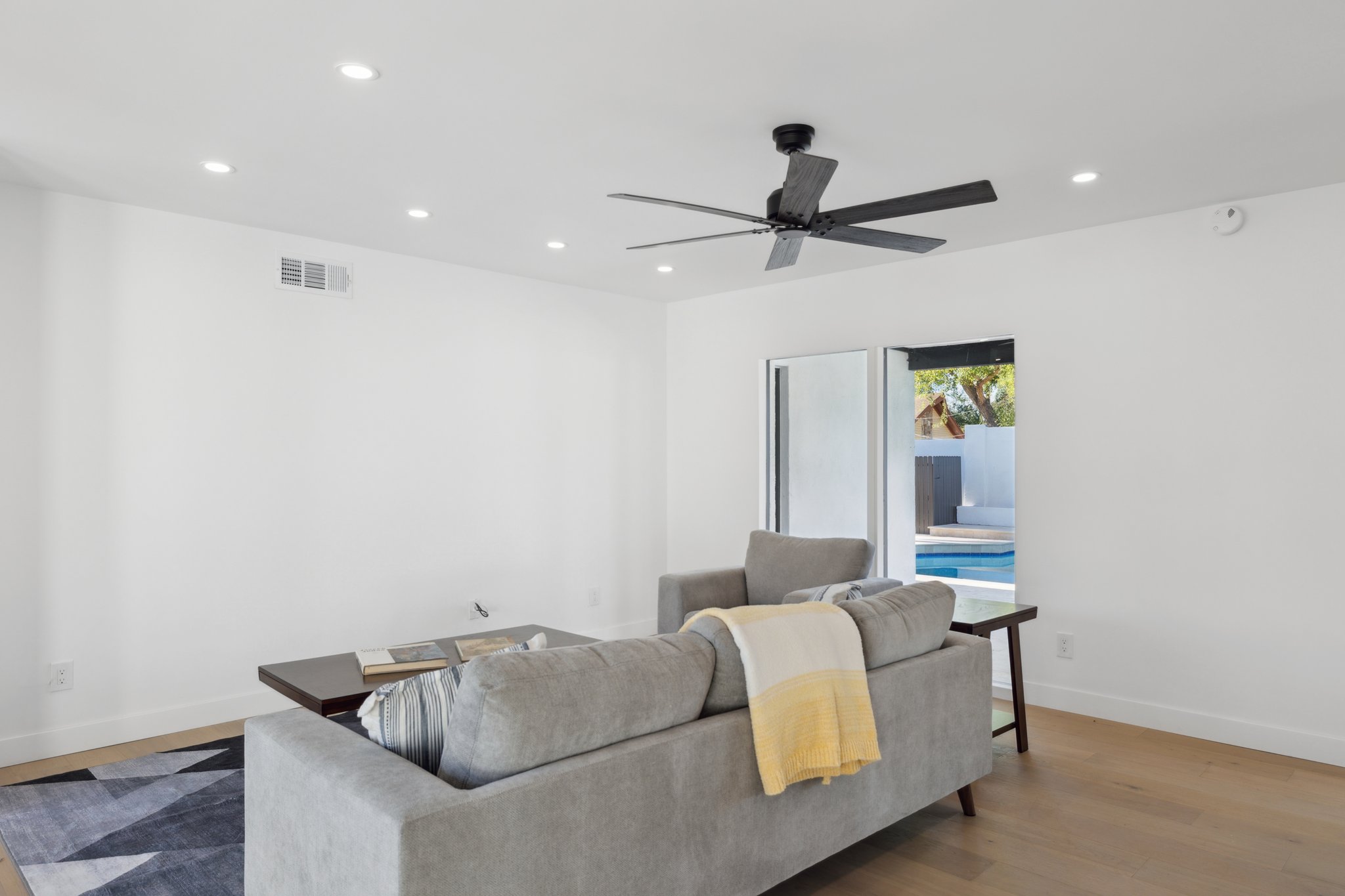 342 E Orangewood Ave, Phoenix, AZ 85020 - 004.jpg