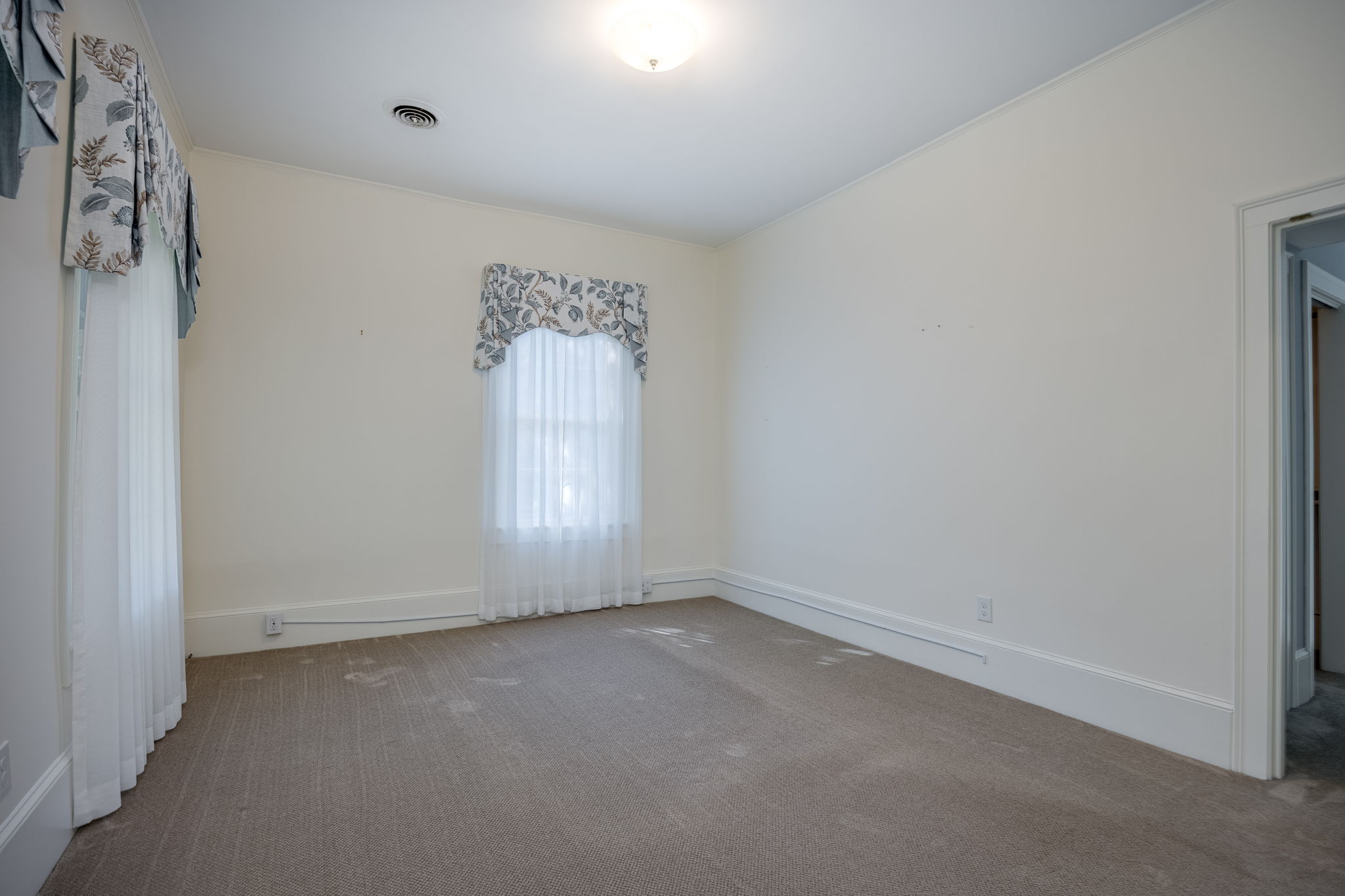  Photo 54