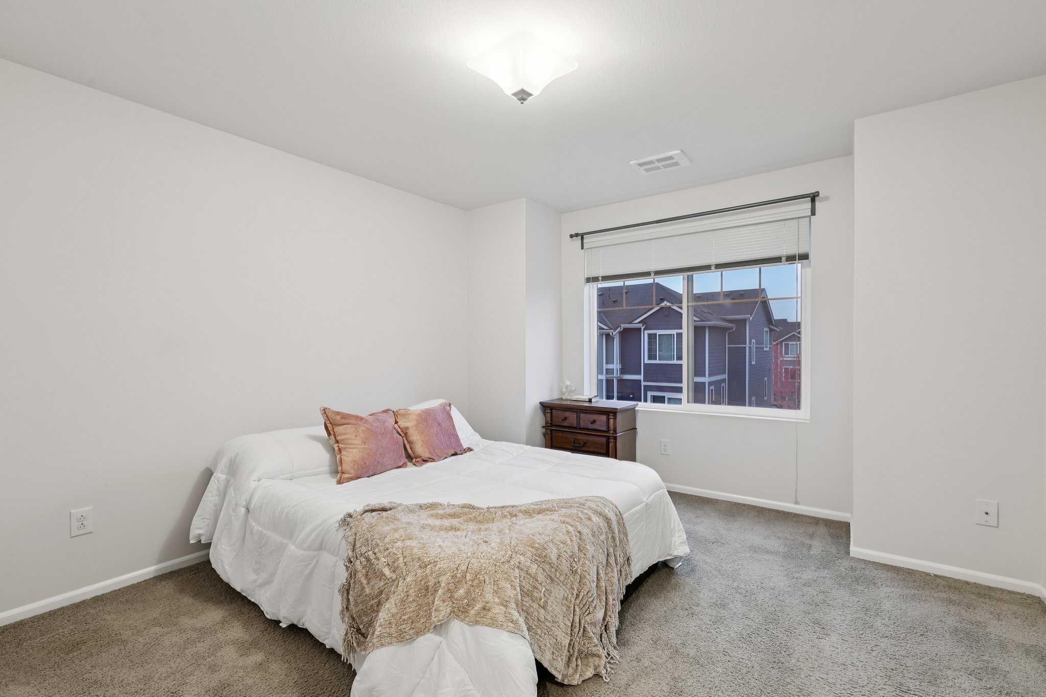 30th Dr-S0411-025.jpg