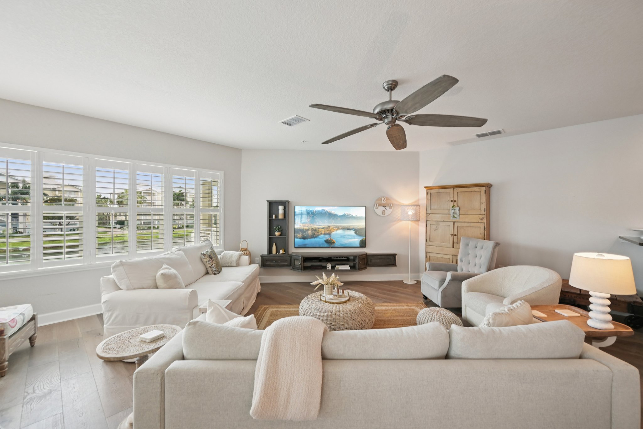 77th St W 101-L1303-012.jpg