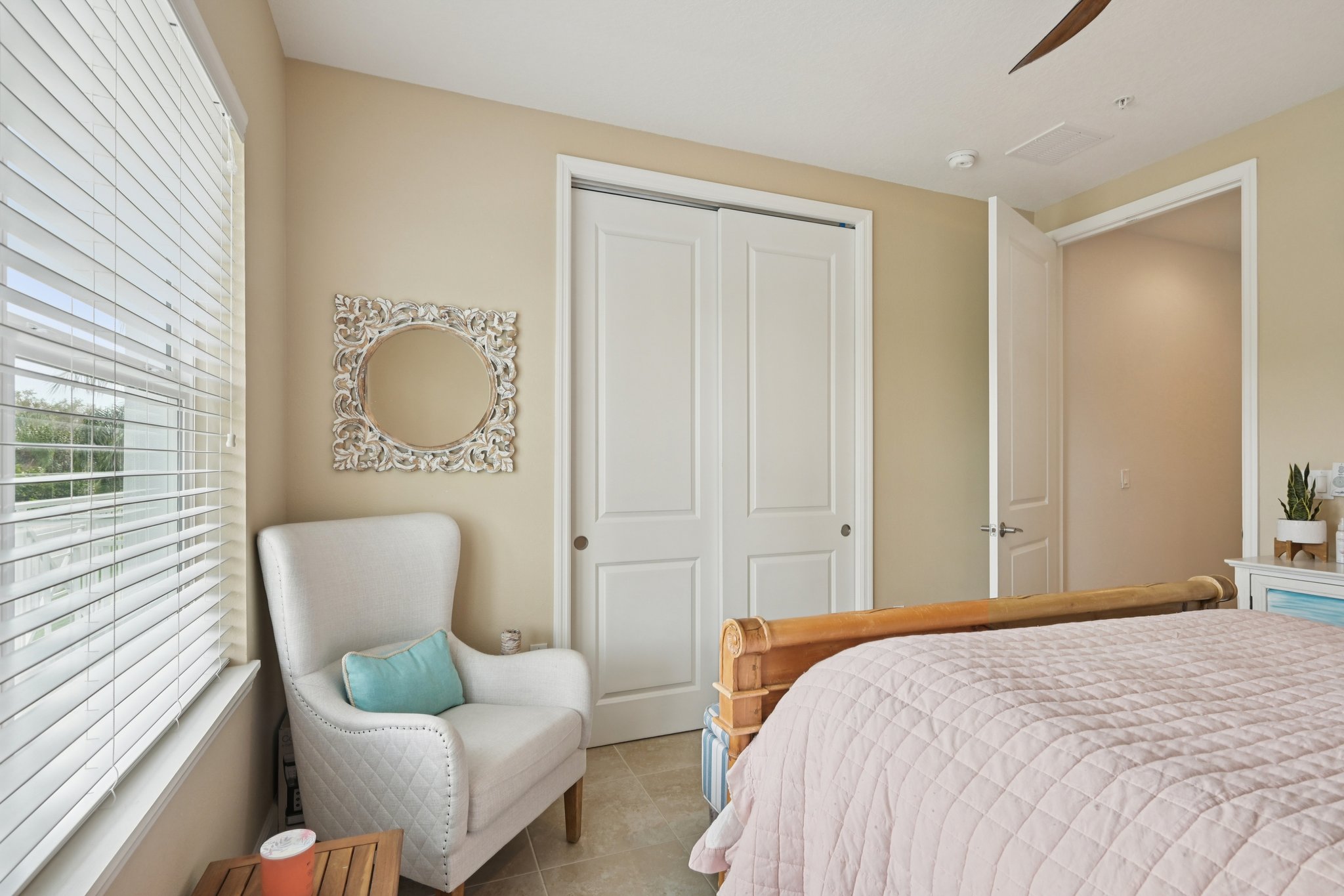 77th St W 101-L1303-019.jpg