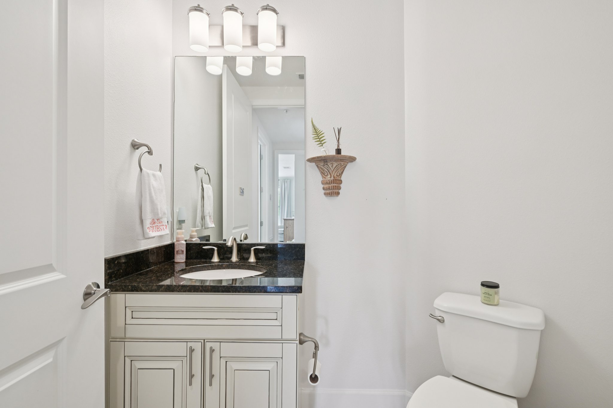 77th St W 101-L1303-024.jpg