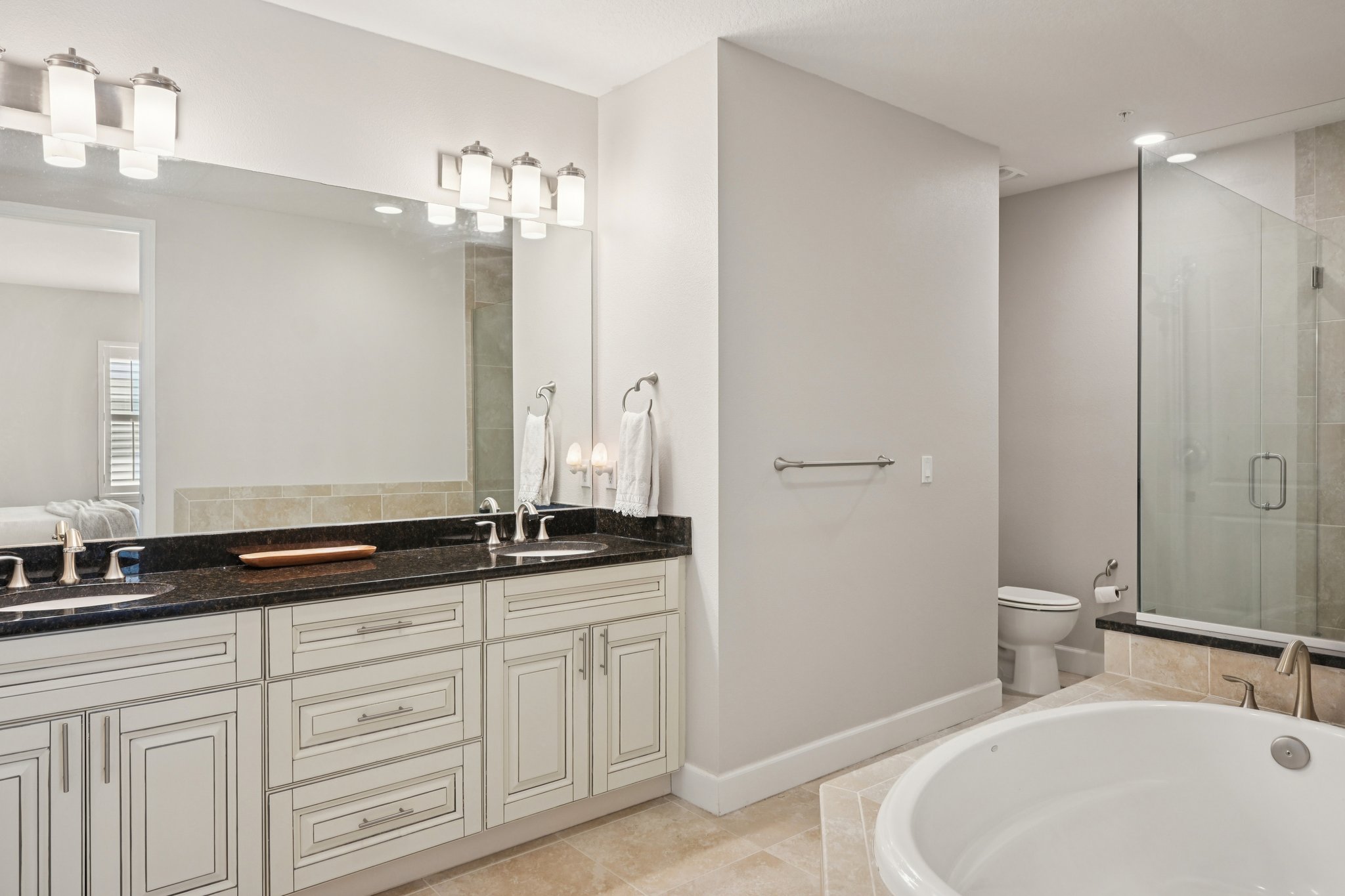 77th St W 101-L1303-029.jpg