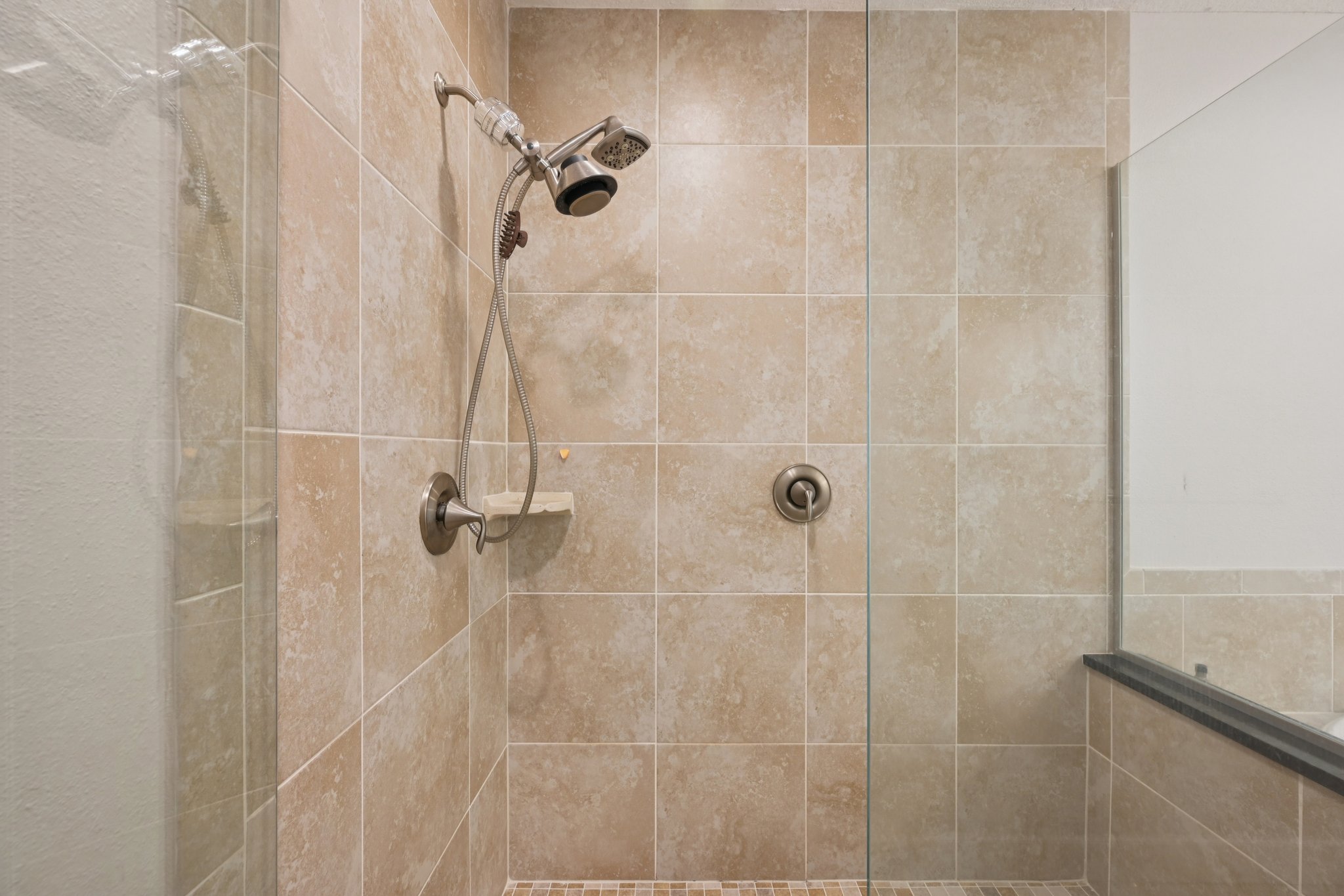 77th St W 101-L1303-030.jpg