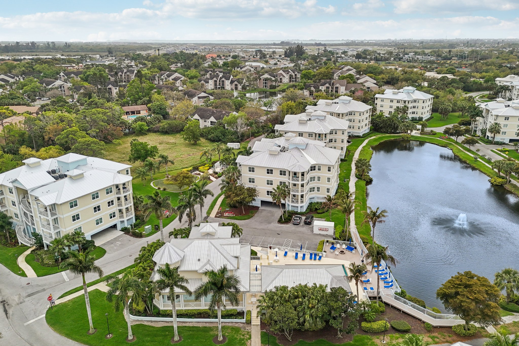 77th St W 101-L1303-036.jpg