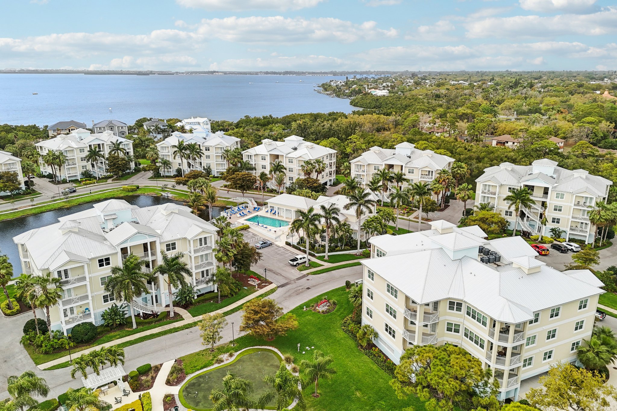 77th St W 101-L1303-043.jpg