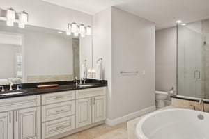 77th St W 101-L1303-029.jpg