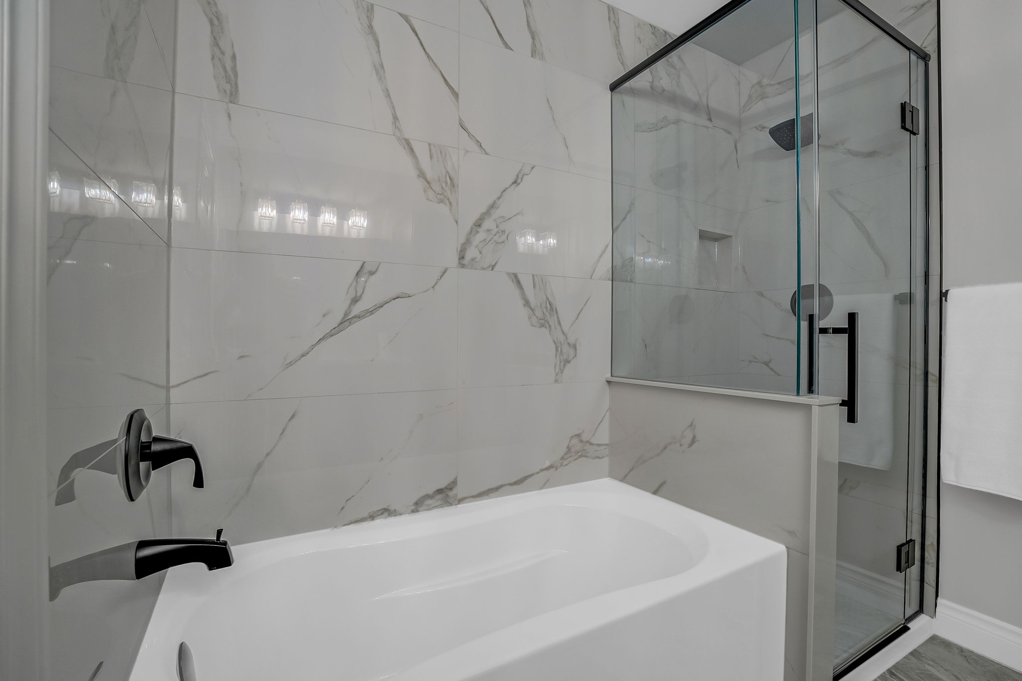 30-primary ensuite2
