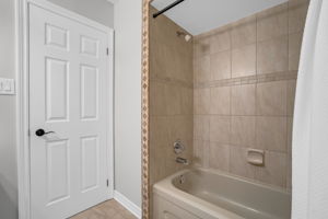 38-shared washroom2