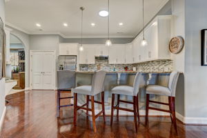 Kitchen/Breakfast Bar