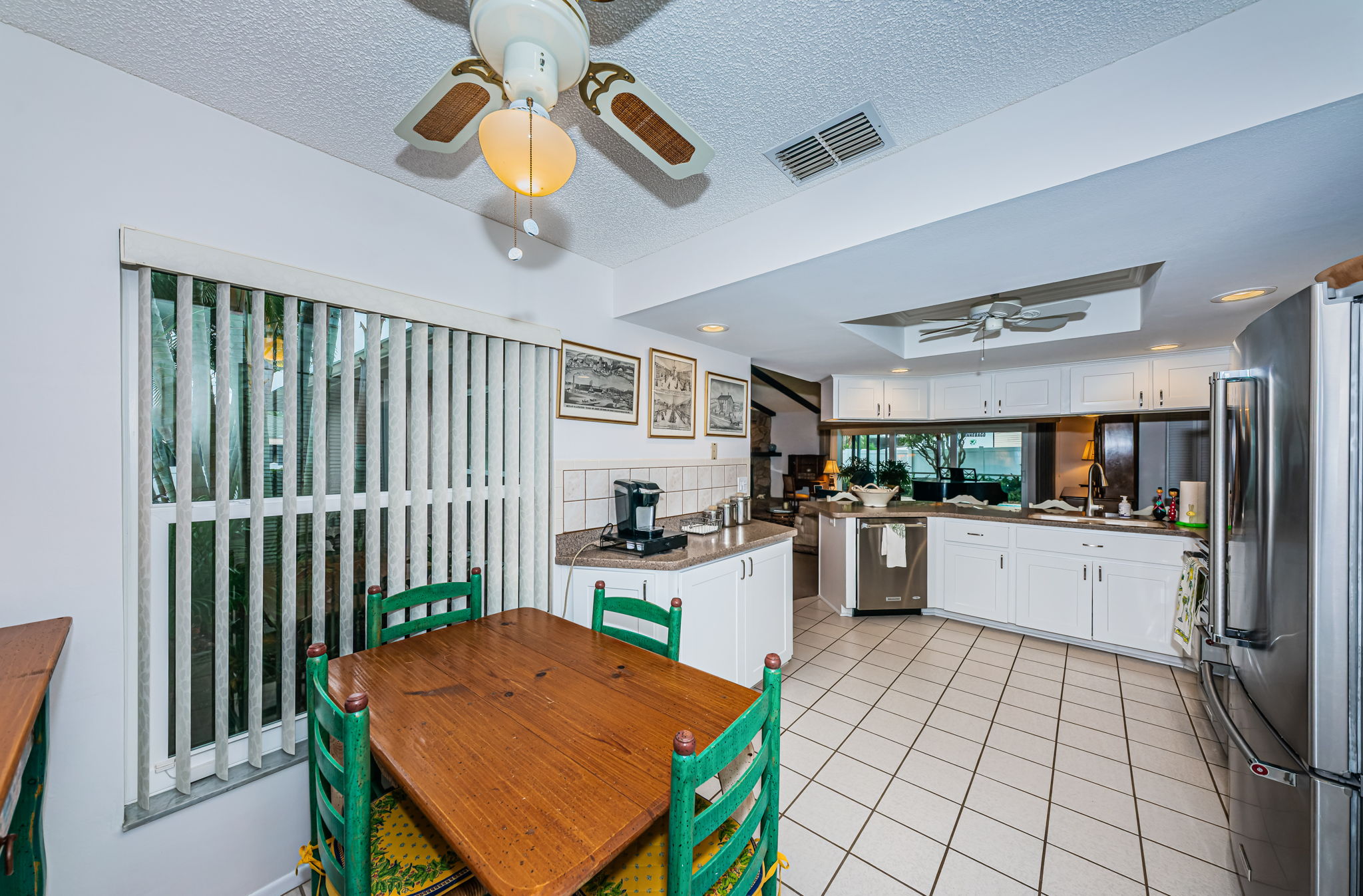 Kitchen Eat-in Area 1