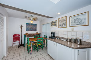 Kitchen Eat-in Area 2