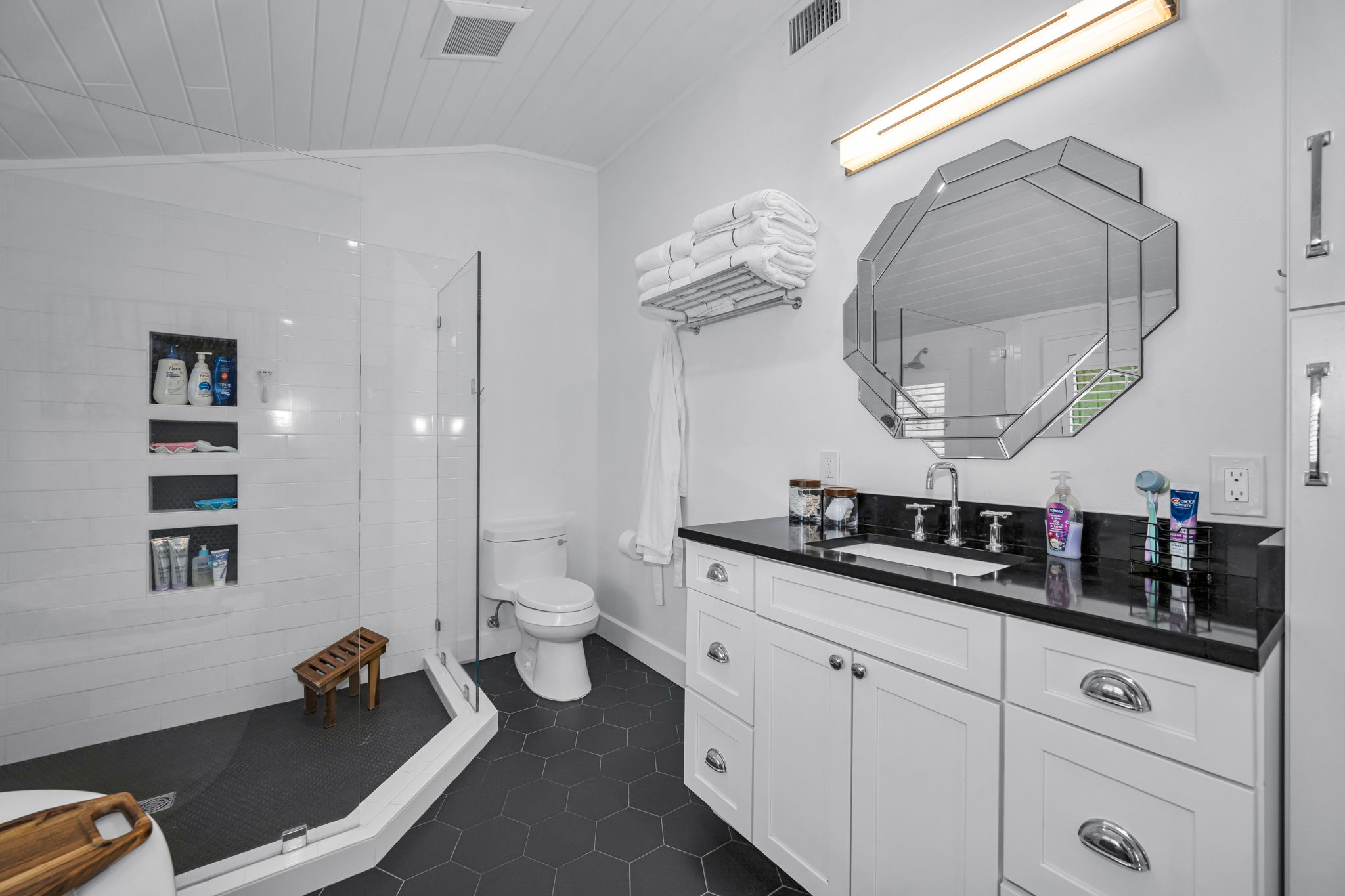 Primary Bathroom 1b