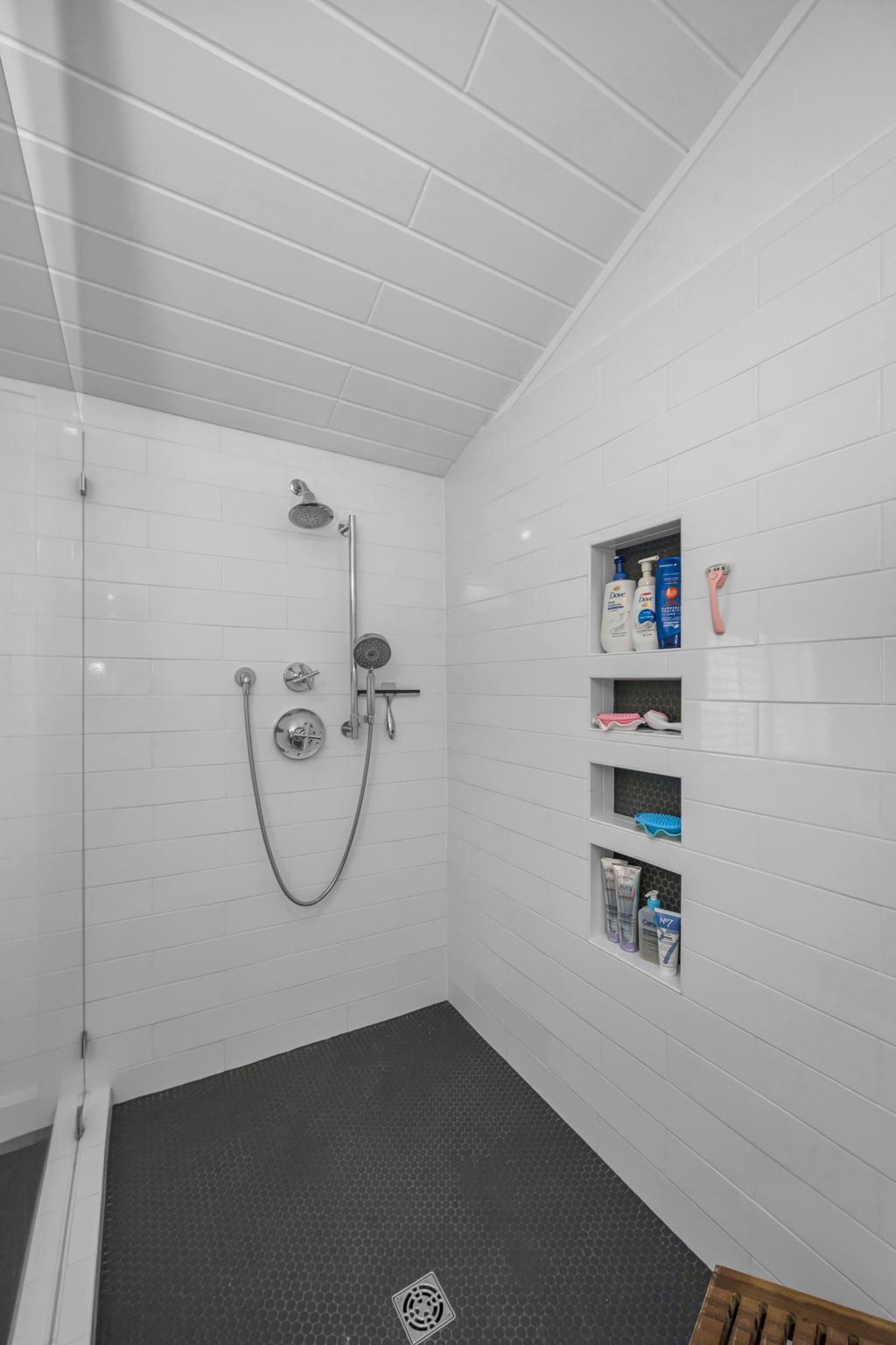 Primary Bathroom 1c