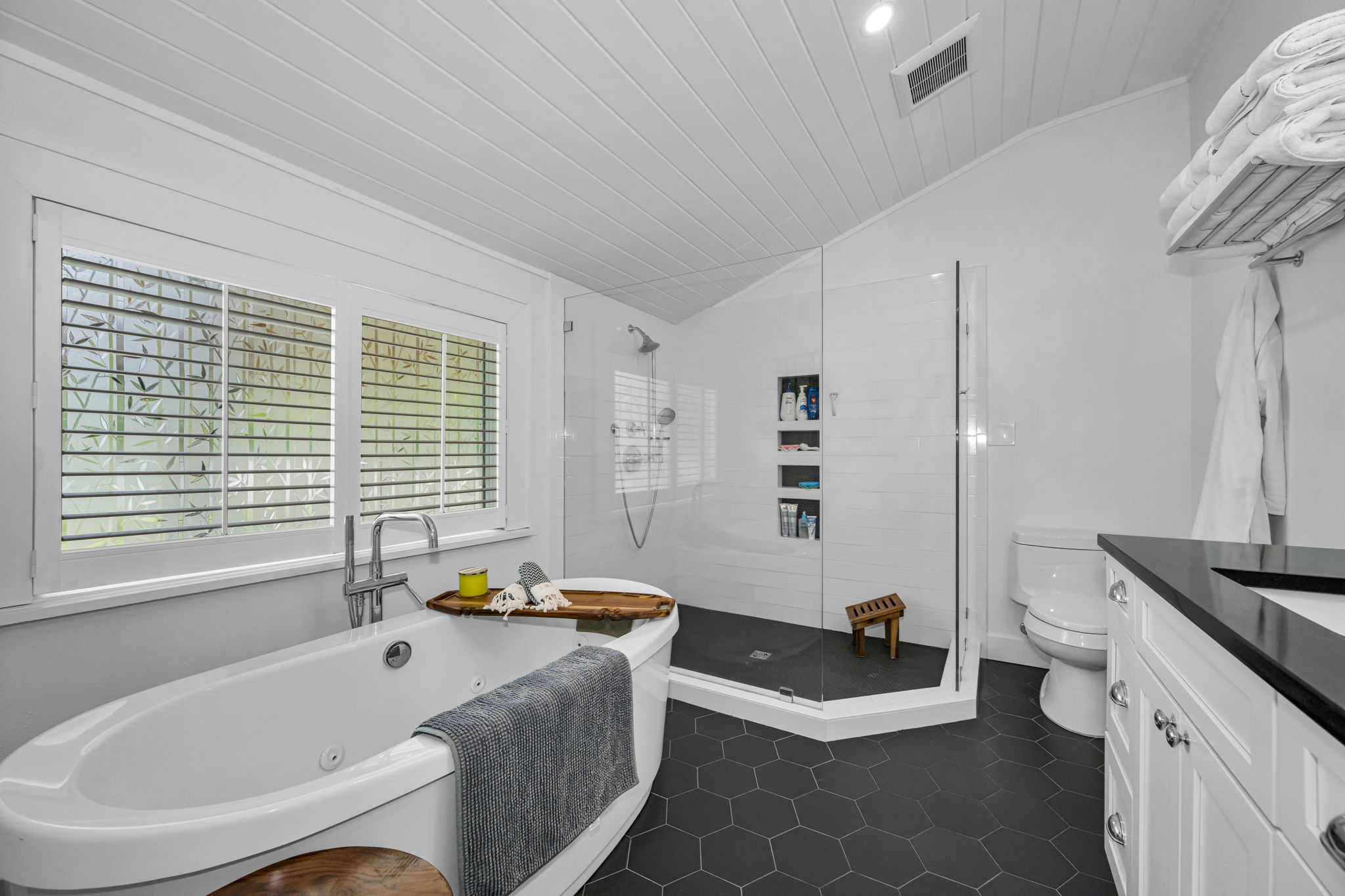 Primary Bathroom 1a