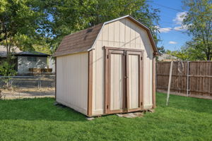 Approx 10x8ft  Storage Building Stays!