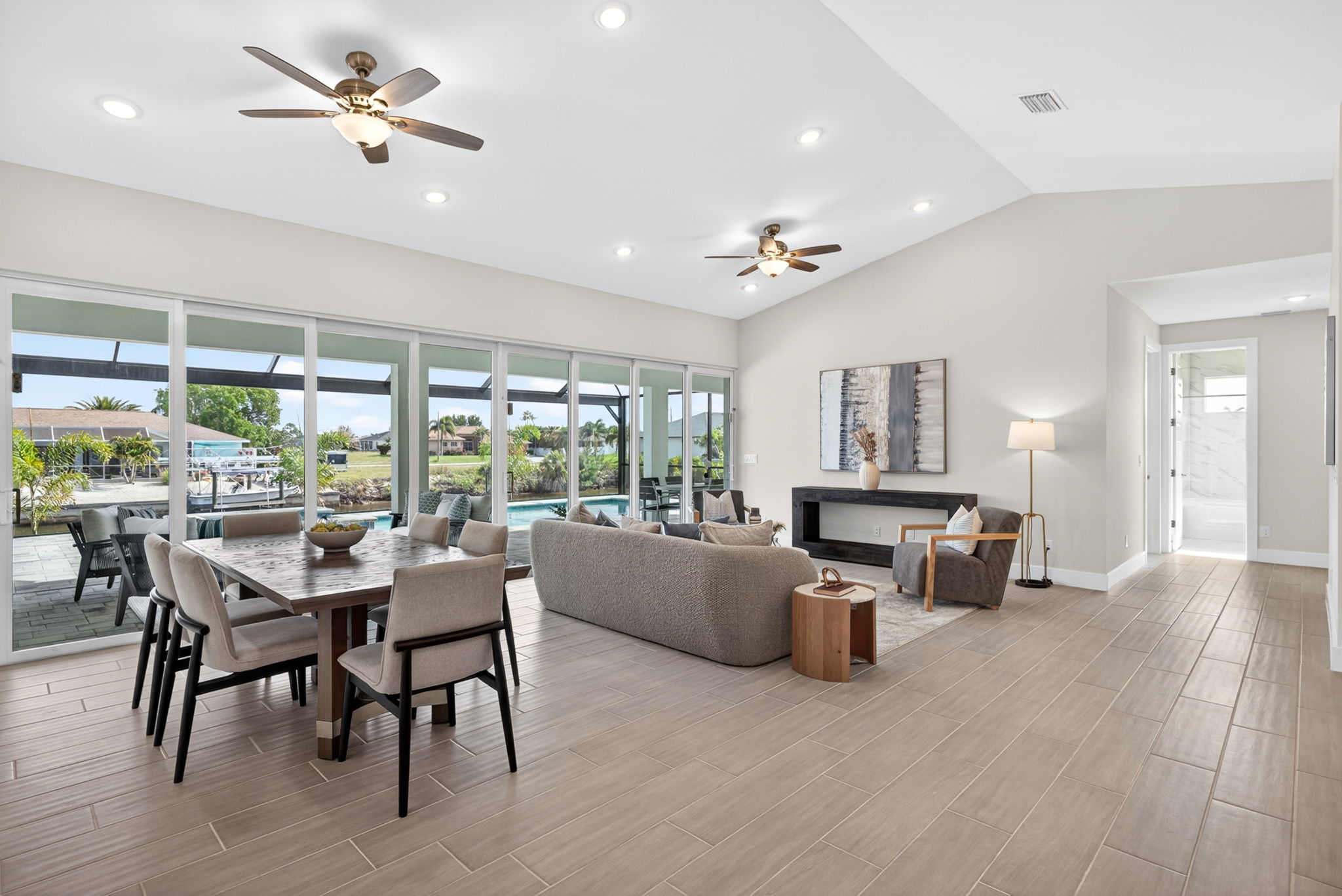 Dining Room 1 of 3