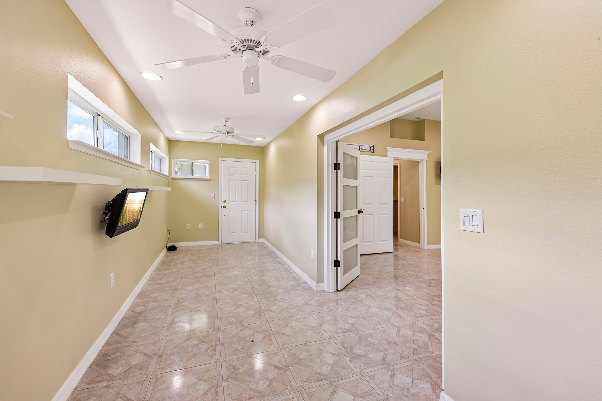 Sterling St-S0708-043.jpg