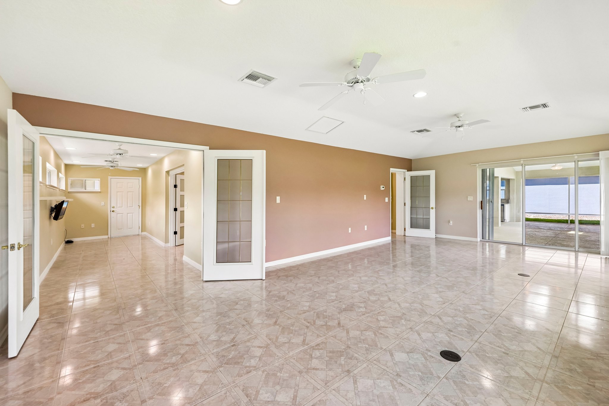 Sterling St-S0708-046.jpg