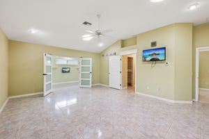 Sterling St-S0708-032.jpg