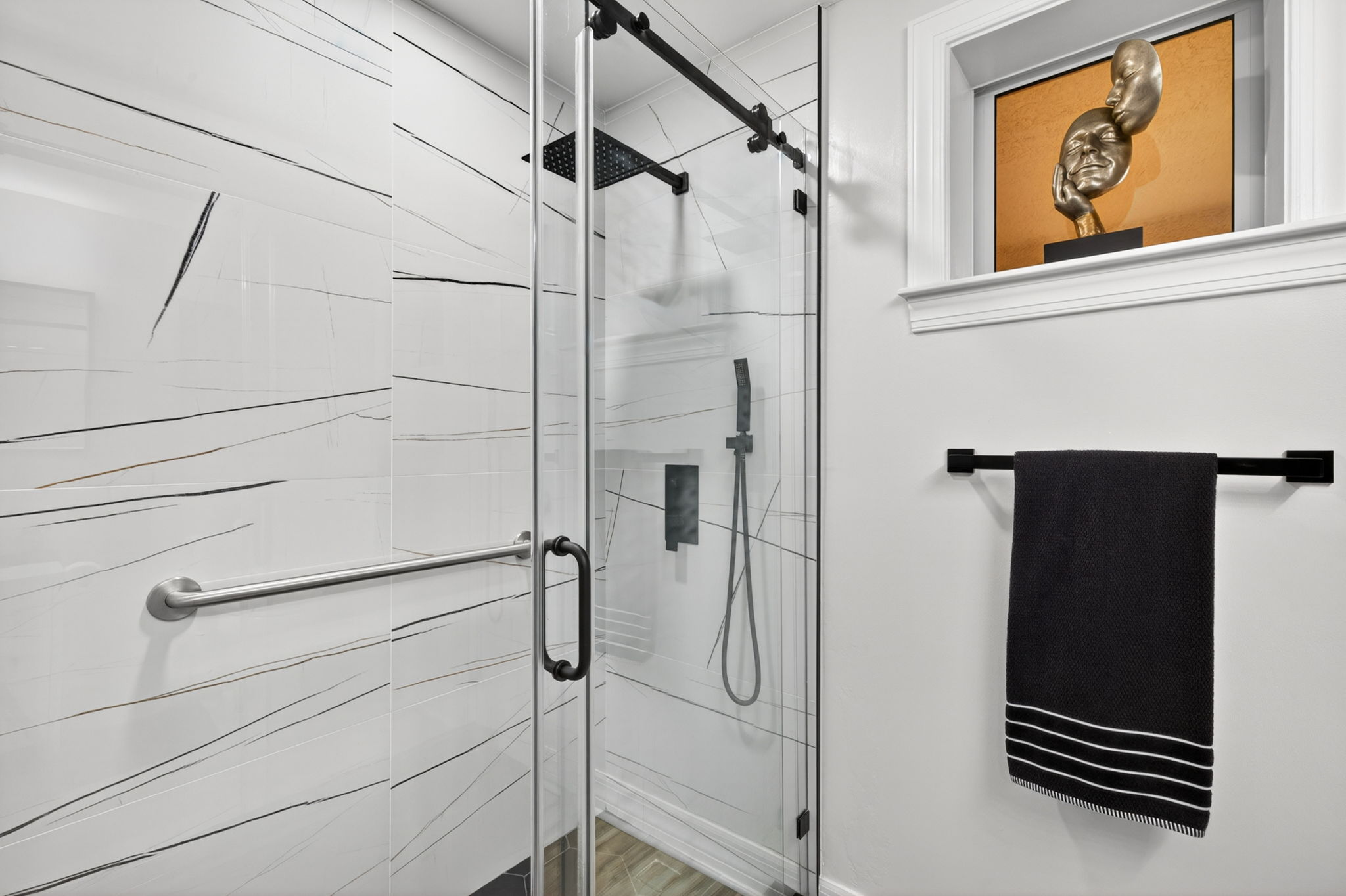 Guest Bathroom 2 of 2