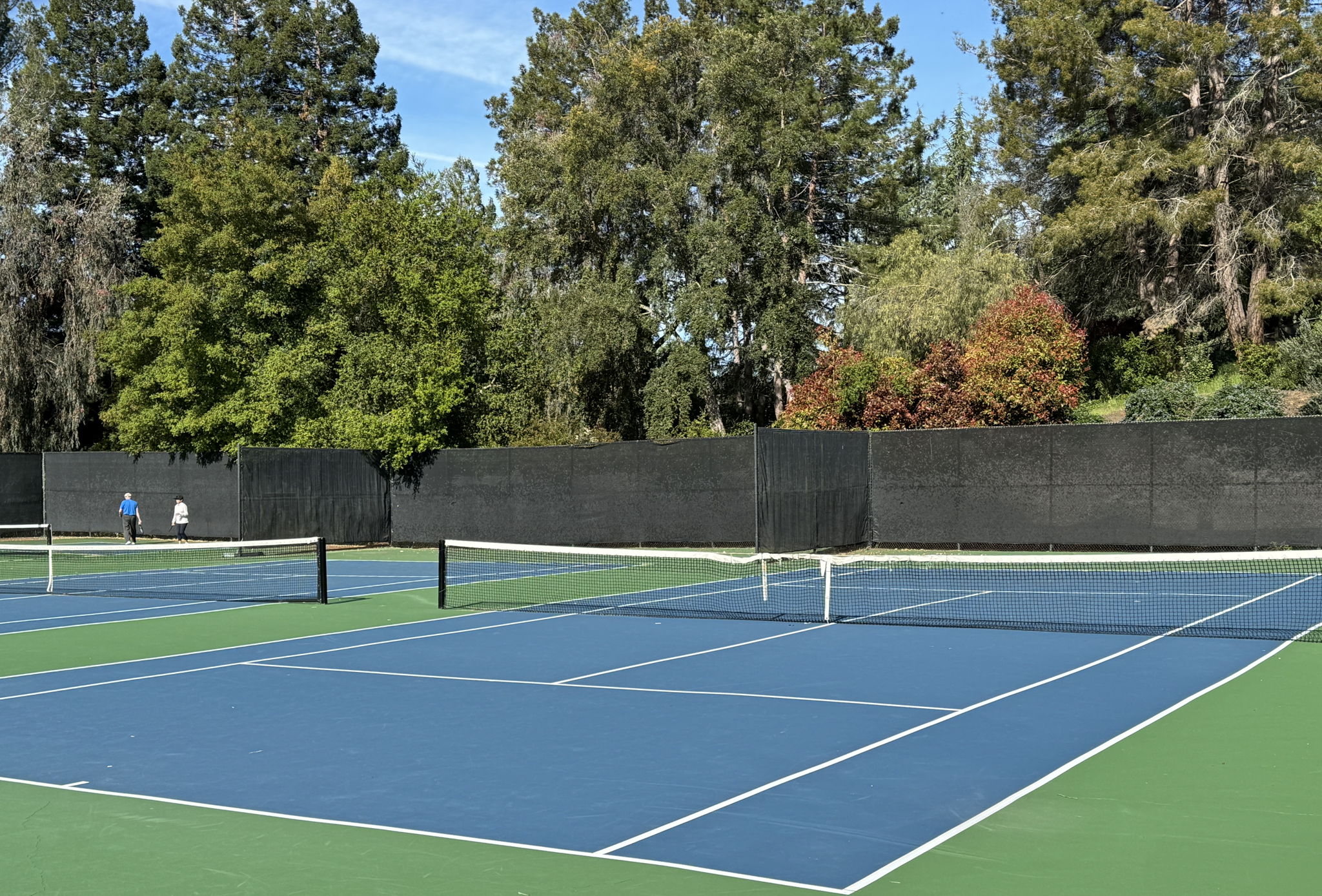 HOA tennis courts nearby