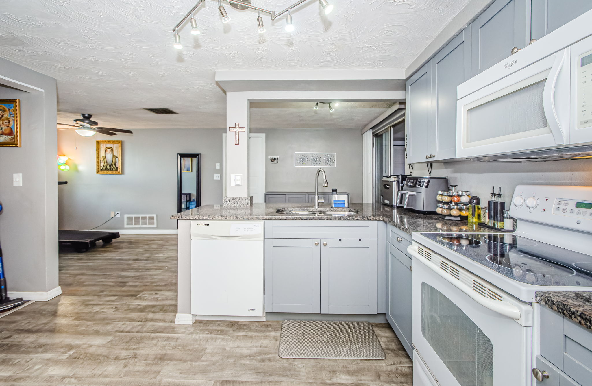 Kitchen 1C-2