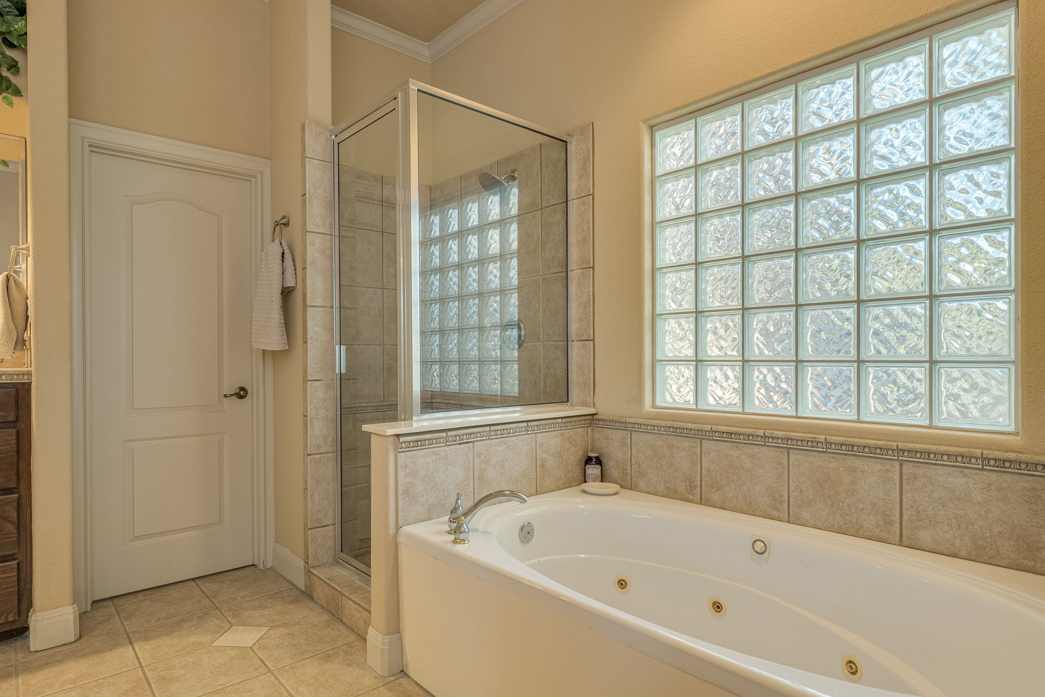  Photo 40