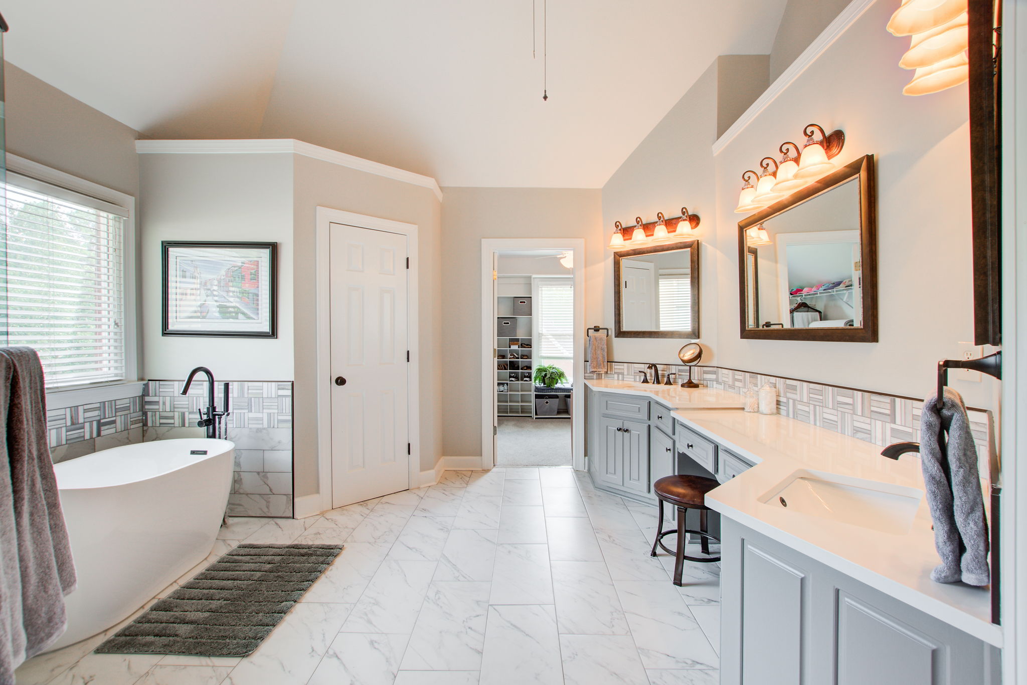 24 Main BR En Suite A w Closet View