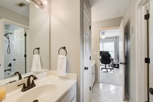 32 Jack + Jill Bath A w BR 3 View