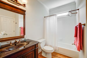 10 Ground Level Full Bath