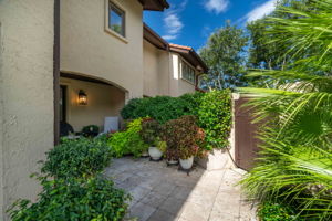 Landscaped and tiled entry