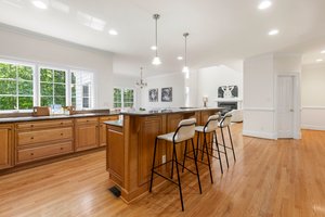 Kitchen/Breakfast Bar