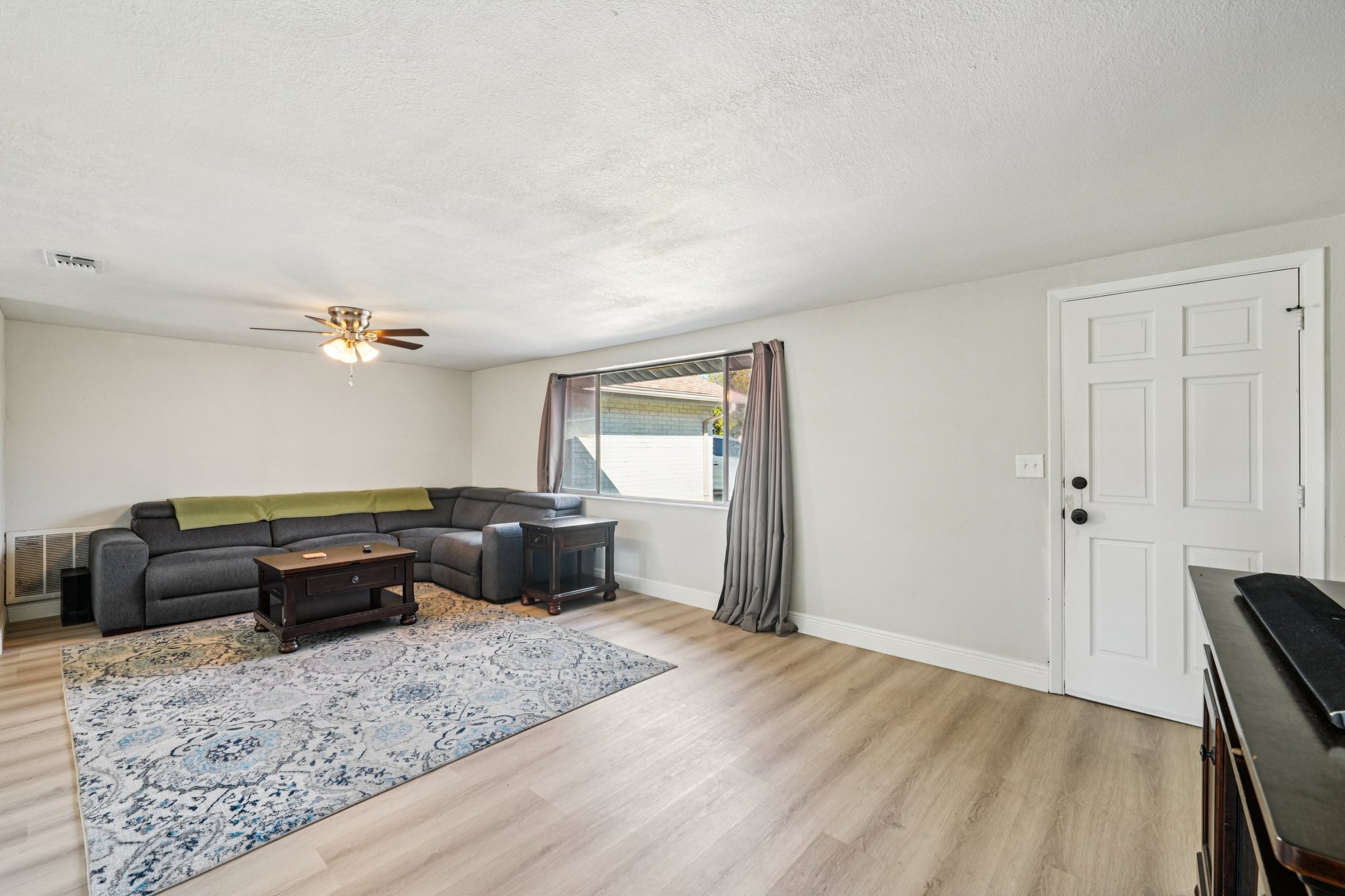 Springfield Dr-S3001-012.jpg