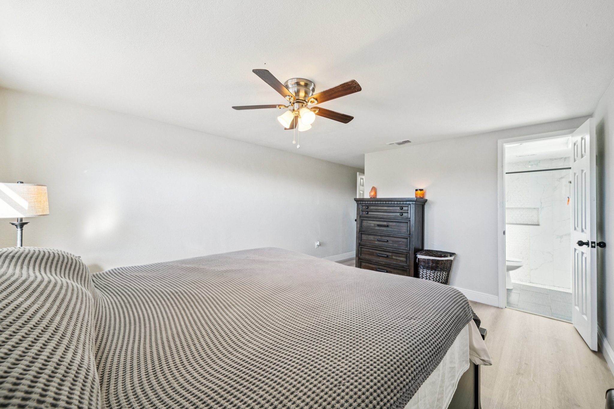 Springfield Dr-S3001-033.jpg