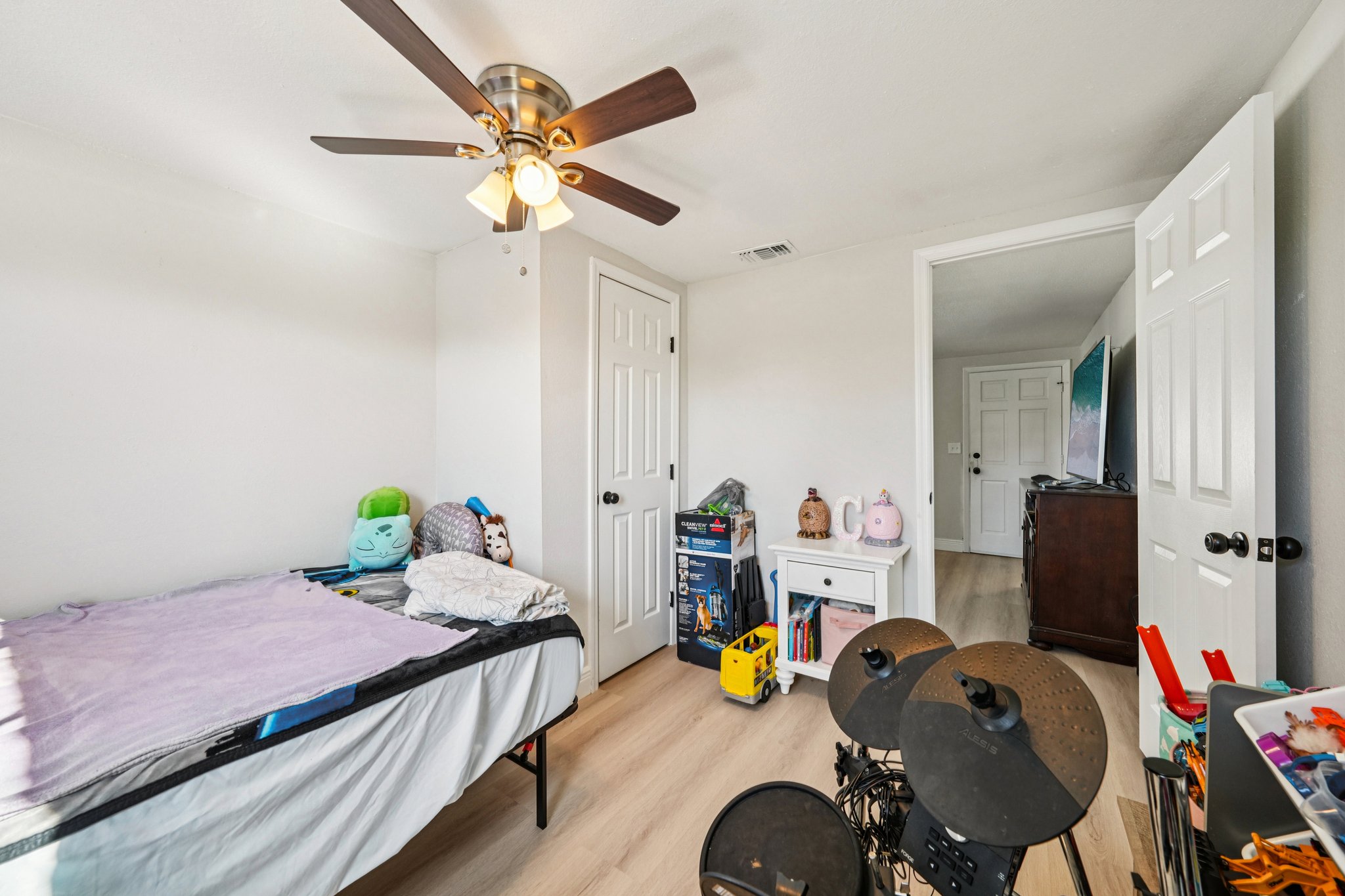 Springfield Dr-S3001-043.jpg