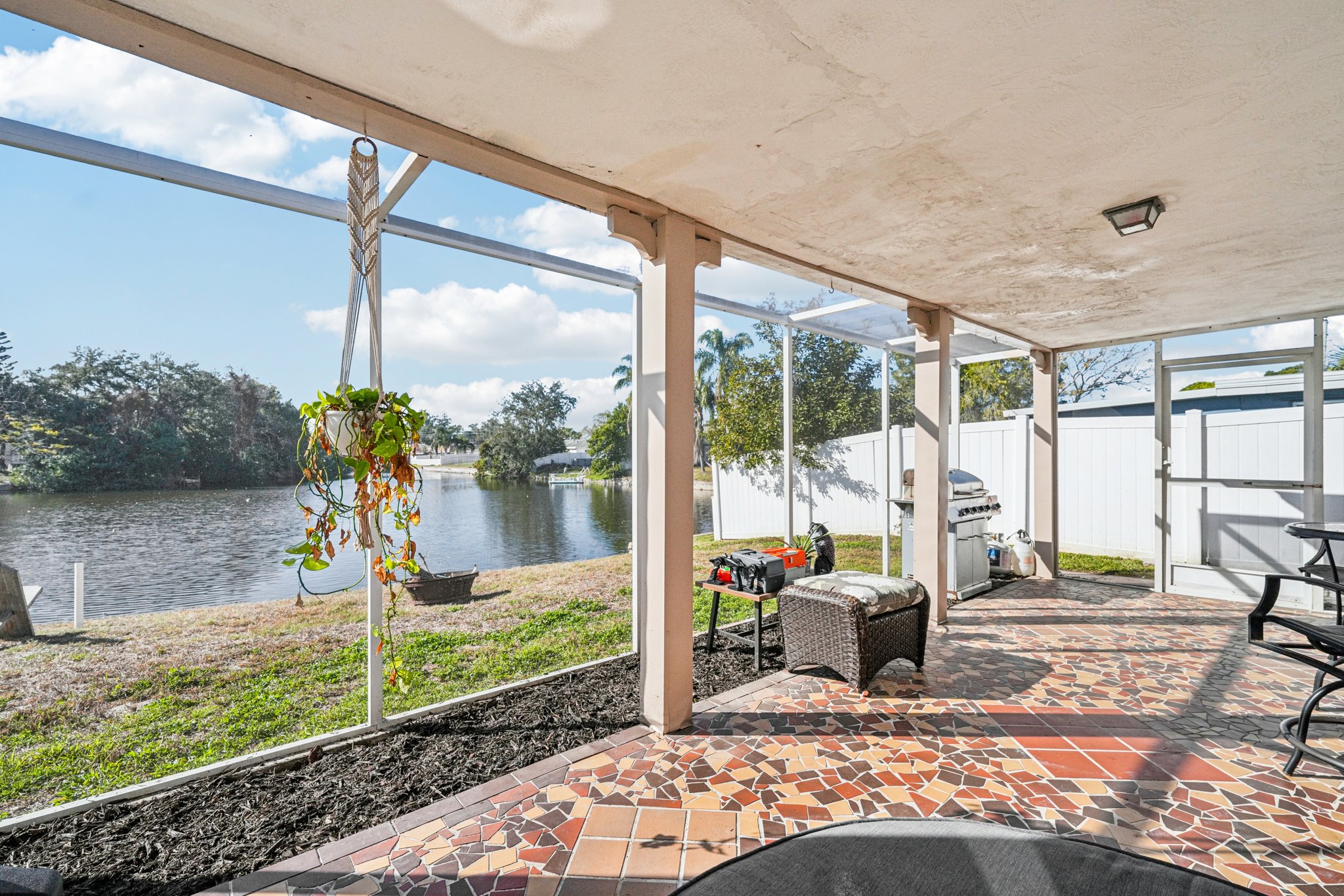 Springfield Dr-S3001-046.jpg