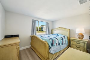 Springfield Dr-S3001-038.jpg