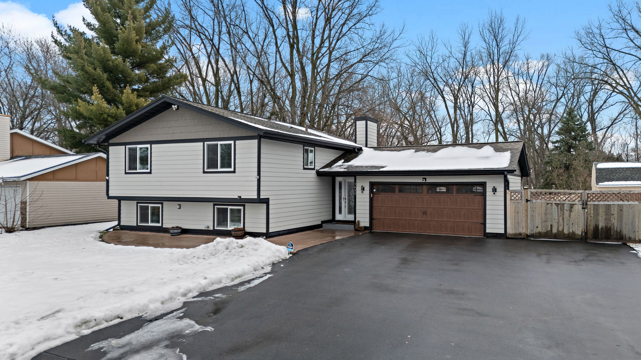 3433 77th Ave N
