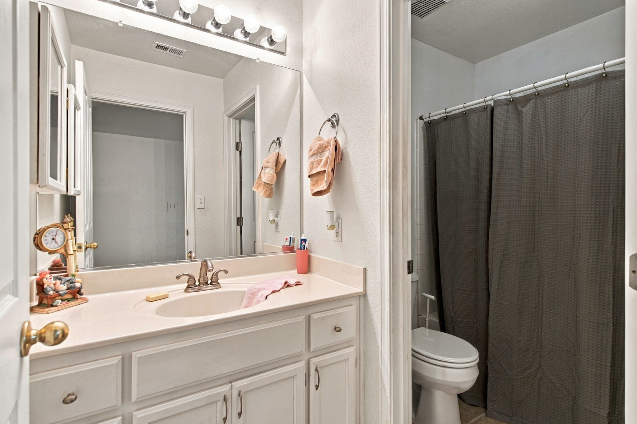  Photo 23