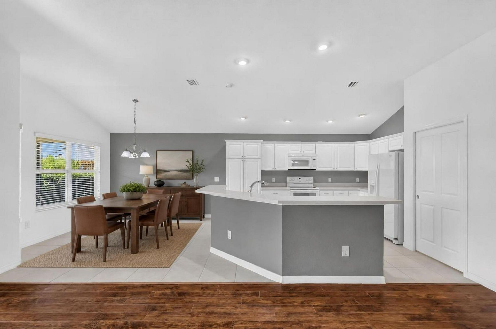 Dinette-Virtually Staged