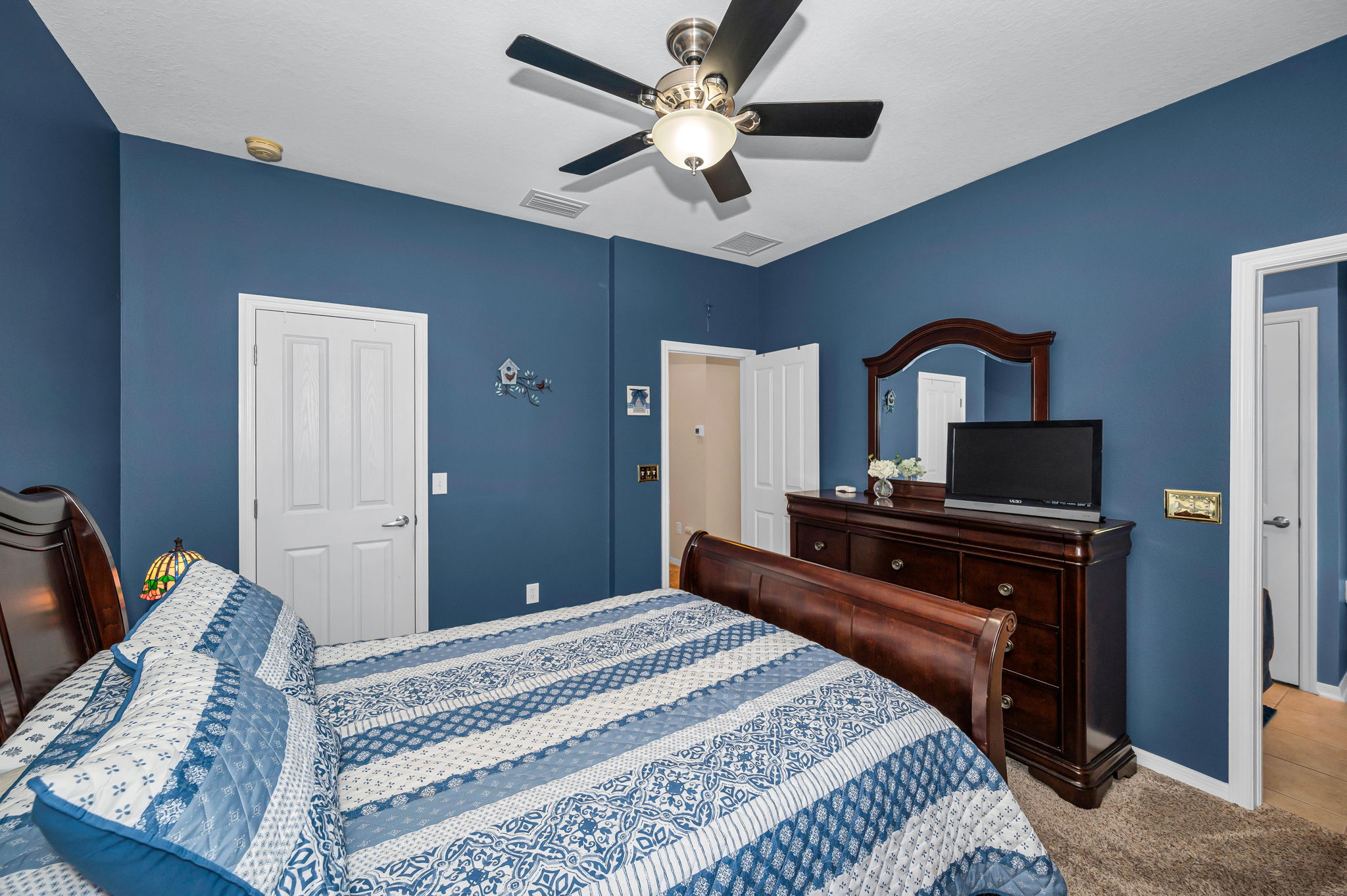 Upper Level Primary Bedroom1b