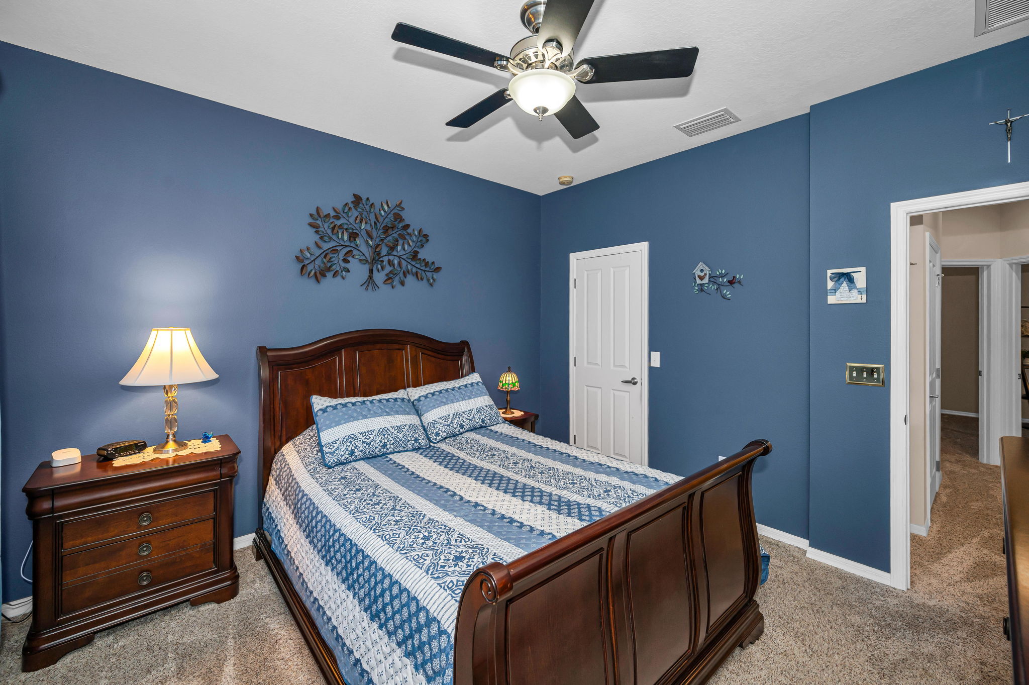 Upper Level Primary Bedroom1c